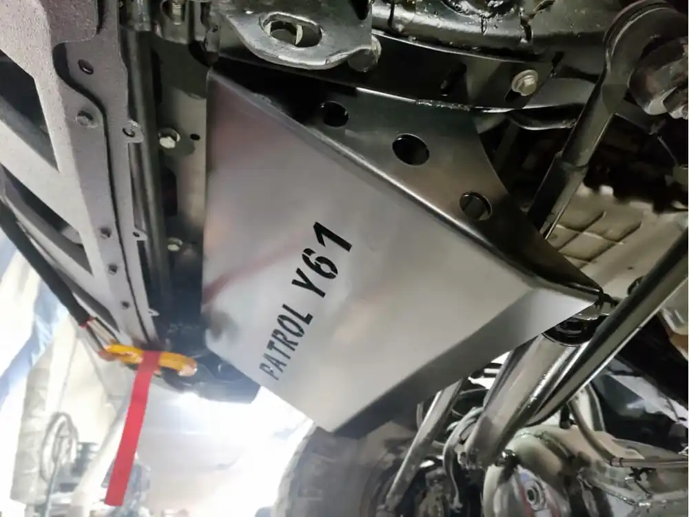 Affare Piastra Protezione Tiranteria Nissan Patrol GR Y61